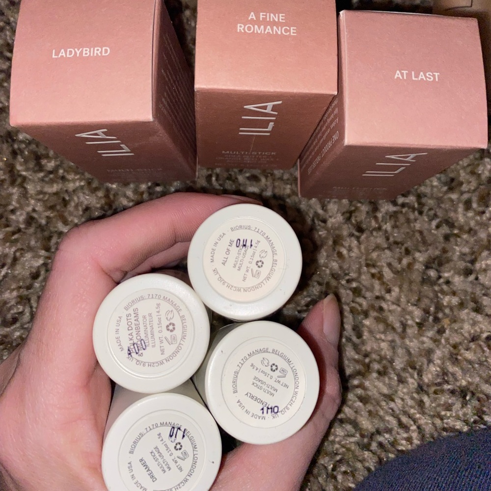 Makeup - Picture 2 of 6